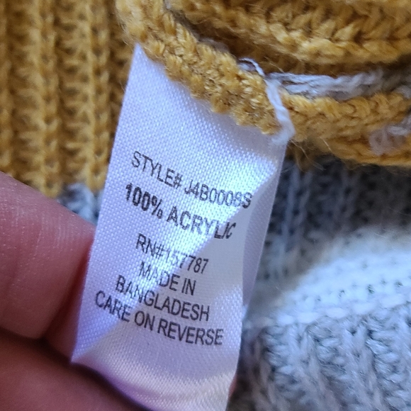 Tilly's Full Circle trends sweater size medium - Picture 6 of 6